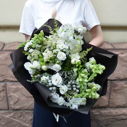 Шикарный бело-зеленый букет - Доставкой цветов в Москве! 9712 товаров! Цены  от 487 руб. Цветы Тут