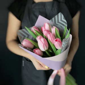 11 пионовидных тюльпанов
