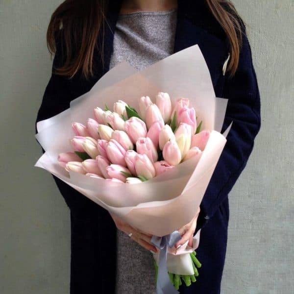 Нежно - розовые тюльпаны