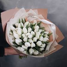Букет из 19 белых тюльпанов