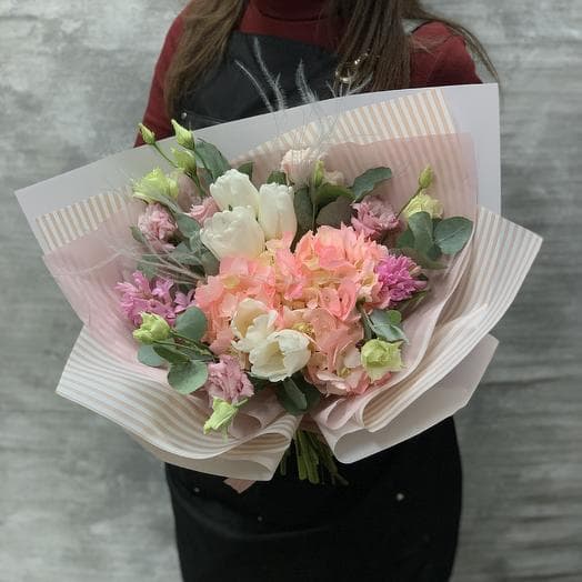 Нежный букет с гортензией , гиацинтами и воздушной стифой_5e888b126de7c.jpeg