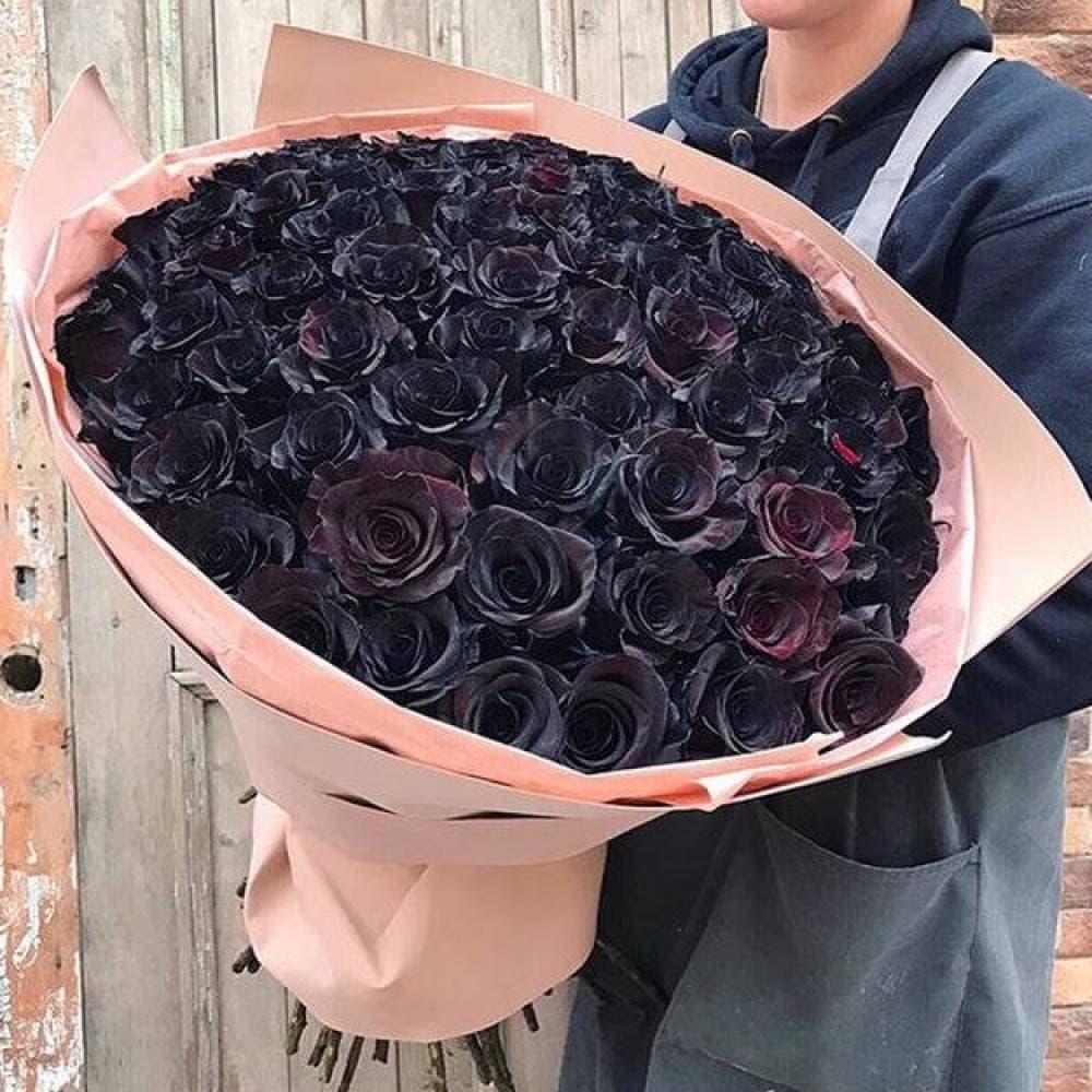 Купить розы в москве с доставкой дешево. Букет черных роз. Огромный букет чёрных роз. Шикарный букет черных роз.