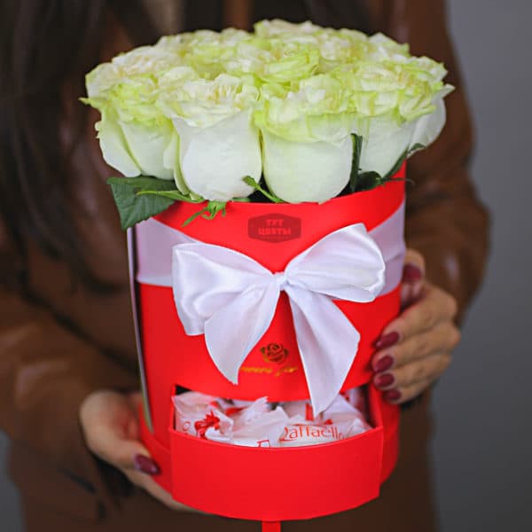 Коробка роз с конфетами