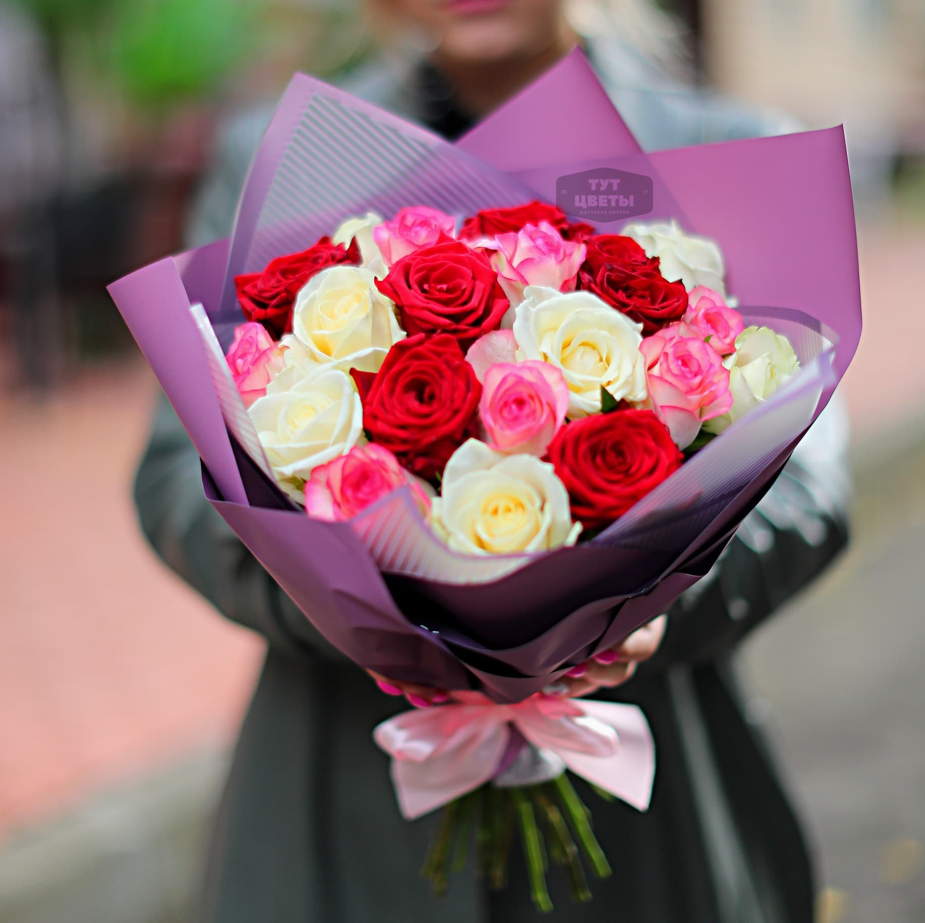 Цветы доставка роза вам букет из тюльпанов и нарциссов