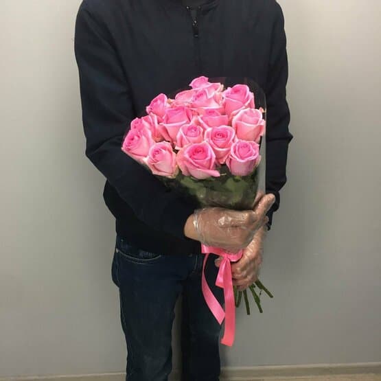 15 розовых роз с атласной лентой_60e96e1f655a4.jpeg