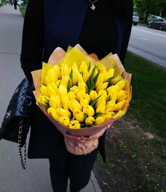 49 желтых тюльпанов
