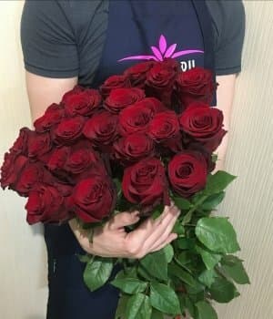 Букет из 25 красных роз Эквадор (70 см)