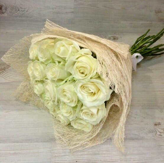 Букет из белых роз.