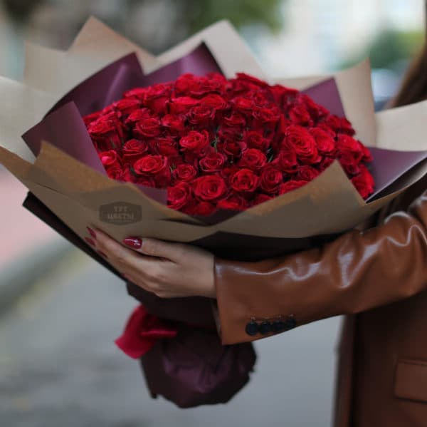 Шикарный букет из 101 красной розы
