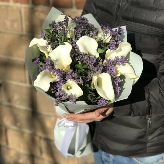 buket-iz-9-belyh-kall_610b9e237d262