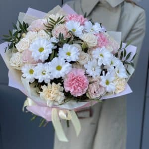 Букет из хризантемы, роз и диантуса