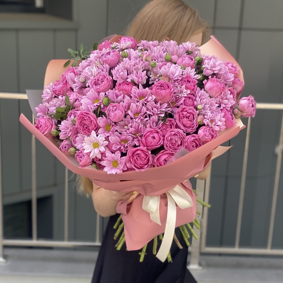 Букеты на юбилей 🌹 - купить букет цветов на юбилей с доставкой по Москве недорого | Мосцветторг