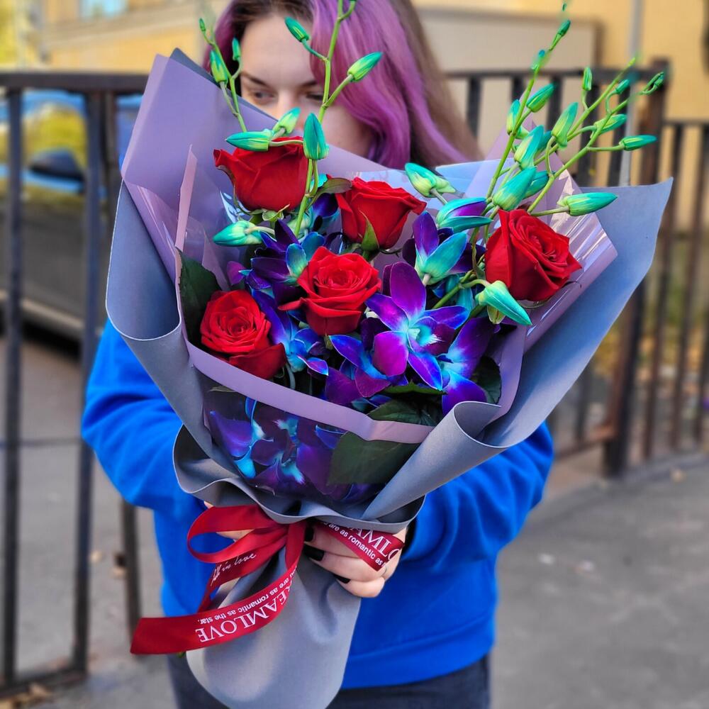 Букет из сухофруктов снежинск. Розы тверь. Фабрика букетов тверь. Маленький яркий букетик. Яркий небольшой букет.