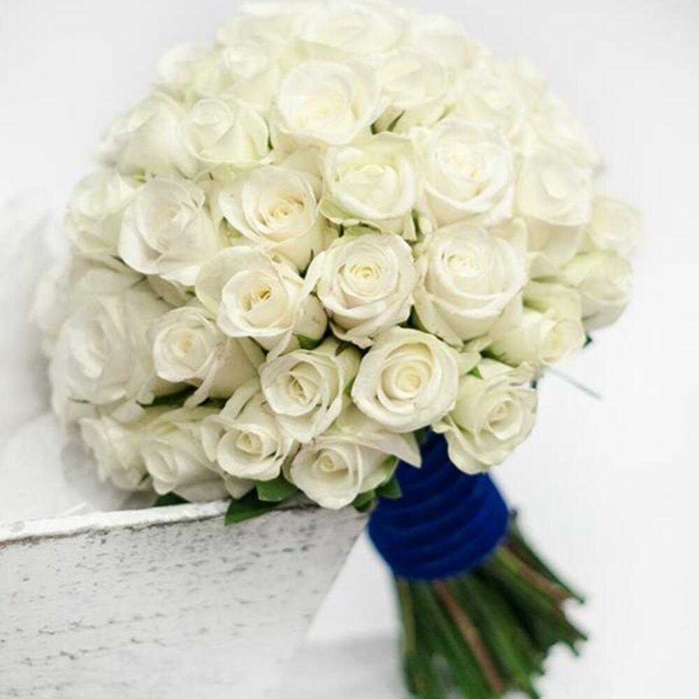 Букеты невесты из белых роз