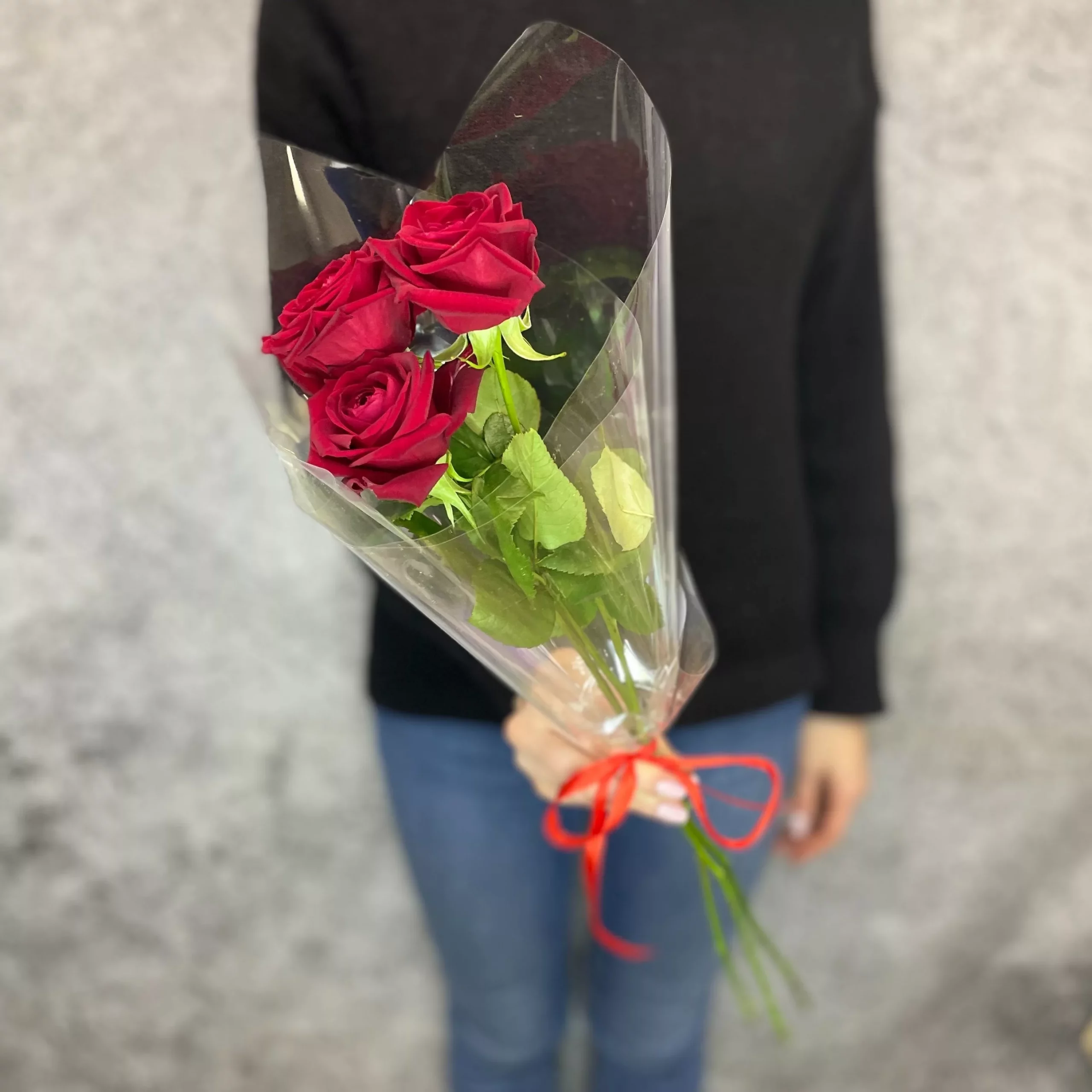 3 розы в пленке - Доставкой цветов в Москве! 76345 товаров! Цены от 487  руб. Цветы Тут