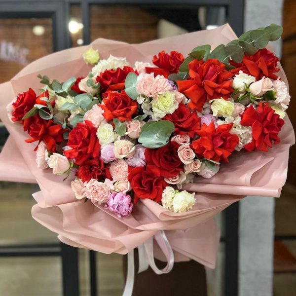 букет с большими красными розами