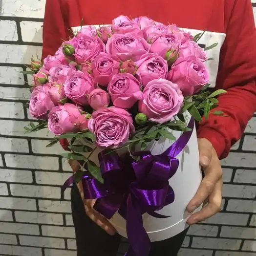 Коробка с кустовыми розами