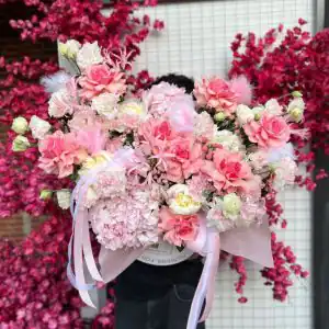 розовый букет в коробке