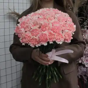 Букет длинных красных роз
